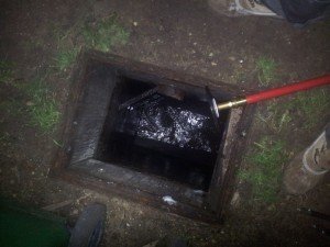 Plunging a blocked drain